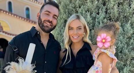 Ιωάννα Μαλέσκου: Στην πρώτη κοινωνία της κόρης της μετά τη βάφτιση – Τα στιγμιότυπα με τον νονό