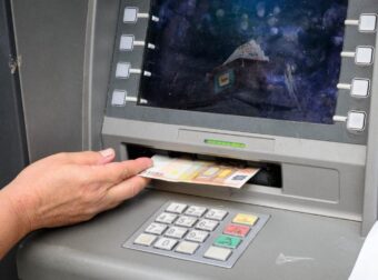 «ΑΝΑΣΑ» ΣΤΟΥΣ ΕΛΛΗΝΕΣ: ΟΠΟΙΟΣ ΠΛΗΡΕΙ ΑΥΤΕΣ ΤΙΣ 4 ΠΡΟΫΠΟΘΕΣΕΙΣ ΜΠΟΡΕΙΣ ΝΑ ΠΗΡΩΝΕΙΣ…ΤΟ ΜΙΣΟ ΕΝΟΙΚΙΟ ΑΠΟ ΑΥΤΟ ΠΛΗΡΩΝΕΙΣ ΤΩΡΑ