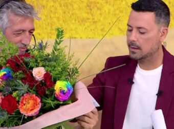 Σε σoκ ο Κουσουλός, ξαφνικά διέκοψε την εκπομπή – Ποιος του έστειλε ανθοδέσμη