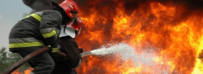 ΜΕΓΑΛΗ ΦΩΤΙΑ ΤΩΡΑ στη χώρα μας: Καίγεται πασίγνωστο ελληνικό νησί που βουλιάζει από κόσμο – Μήνυμα 112 για ΕΚΚΕΝΩΣΗ