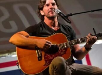 Τραγωδία στις ΗΠΑ: Νεκρός σε αεροπορικό δυστύχημα βραβευμένος με Grammy τραγουδιστής – Ακόμη δύο νεκροί