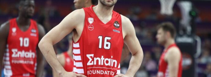 Συγκινητικός Κώστας Παπανικολάου: Απασχόλησε μικρά παιδιά για να μη δουν τη μαμά τους που τραυματίστηκε σε τροχαίο