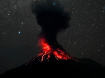 Συναγερμός: Εκρήγνυται το ηφαίστειο στην Ινδονησία