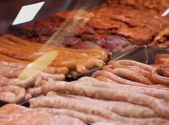 Γαλλία: Λουκέτο σε 2 κρεοπωλεία μετά τον θάνατο 12χρονης