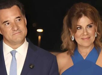 Ντυμένη στα μπλε σαν γυναίκα γαλαζοαίματου Πρίγκιπα η Ευγενία Μανωλίδου