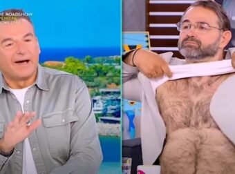 Ο Σταύρος Μπαλάσκας αιφνιδίασε το πάνελ της εκπομπής «Το Πρωινό» στον ΑΝΤ1, όταν ξαφνικά σήκωσε τη μπλούζα που φορούσε