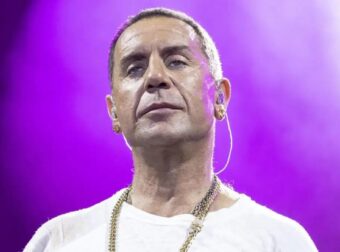 Sold out η εμφάνιση του Γιώργου Μαζωνάκn στην Ταράτσα του Φοίβου