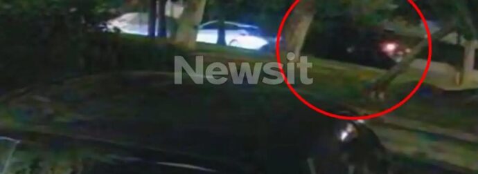 Βασίλης Μπισμπίκης: Η στιγμή που το αμάξι του ηθοποιού έχει χτυπήσει τα αυτοκίνητα και φεύγει – Φωτογραφία ντοκουμέντο