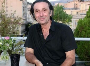 Χαραλαμπίδης: «Κάποια στιγμή θέλω να ευχαριστήσω τους άντρες που με σώσανε “κλέβοντάς” μου τις γυναίκες που είχα σχέση»