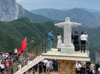 Η Αλβανία απέκτησε για πρώτη φορά στην ιστορία της άγαλμα του Ιησού Χριστού