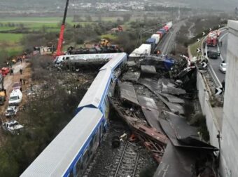 Tpαγωδiα στα Τέμπη: Τι ψάχνουν στην εκταφή – Έρευνα και στις σακούλες σορών