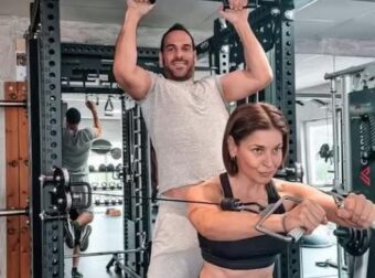 Η Βαλέρια Κουρούπη γυμνάζεται με τον κατά 16 χρόνια μικρότερο σύντροφό της