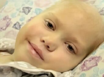 Κοpιτσάκι πέθαινε από καρκίνο και οι γονείς του προετοίμαζαν την κηδεία του. Μέχρι που άνοιξε τα μάτια του και τους είπε αυτές τις 5 λέξεις