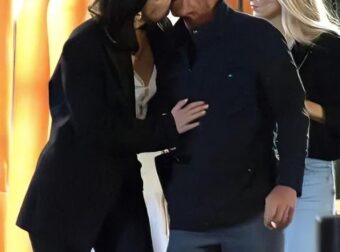 Εκείνος 64, αυτή 30: Σούσουρο με πασίγνωστο ηθοποιό, δεν είδε τον φωτογράφο κι έγινε θέαμα στη μέση του δρόμου