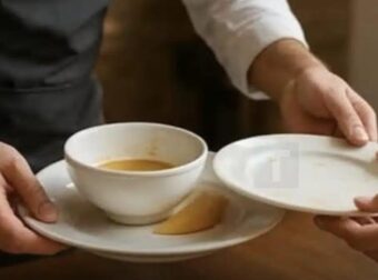 Τι λέει για ένα άτομο η Ψυχολογία όταν αυτό βοηθά τους σερβιτόρους να μαζέψουν τα πιάτα από το τραπέζι