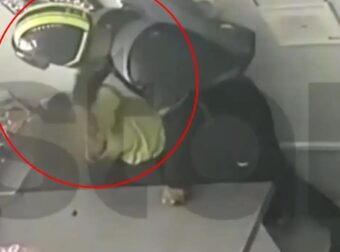 Νέο Ηράκλειο: Πατέρας ξυλοφόρτωσε την 25χρονη κόρη του – “Μπήκε μέσα στο μαγαζί μου έχωσε δύο μπουνιές, με έφτυσε και έφυγε”