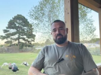 Πατέρας-εκδικητής στις ΗΠΑ: Σκότωσε τον βιαστή της κόρης του και τώρα ζητά δικαιοσύνη ως υποψήφιος σερίφης (βίντεο)