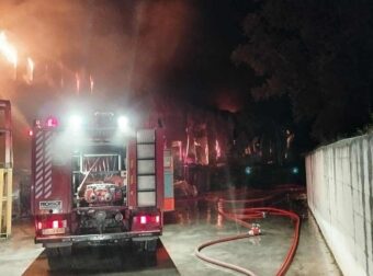 ΕΚΤΑΚΤΟ: Φωτιά Τώρα – Καίγεται πασίγνωστη επιχείρηση με κατεψυγμένα – Μήνυμα του 112 – «Κλείστε πόρτες και παράθυρα» – Συναγερμός σε πυροσβεστική και ασθενοφόρα του ΕΚΑΒ