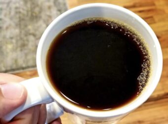 Ύπνος: Διατροφολόγος εξηγεί πότε πρέπει να πίνετε τον τελευταίο καφέ της ημέρας για να κοιμηθείτε καλά