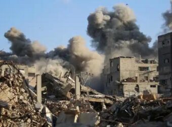 Το Ισραήλ ξεκίνησε νέο γύρο επιθέσεων εναντίον στόχων της Χαμάς στη Γάζα και σταματά την παροχή βοήθειας – Έκκληση για αυτοσυγκράτηση από τις ΗΠΑ