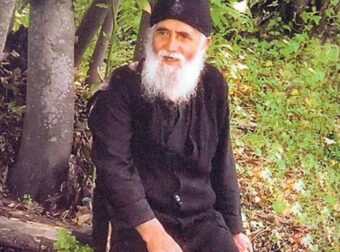 Γέροντας Παΐσιος: “Θα φύγουν νύχτα, ο κόσμος θα τους πάρει με τις πέτρες”: Ανατριχιαστική προφητεία