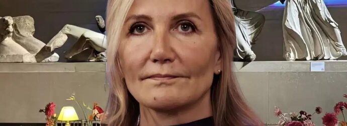 Έξαλλη η Μαρέβα με το δείπνο μπροστά στην αίθουσα των γλυπτών του Παρθενώνα