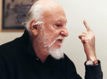 Πέθανε ο Διονύσης Σαββόπουλος: Από τη Νομική της Θεσσαλονίκης στην κορυφή του ελληνικού πενταγράμμου