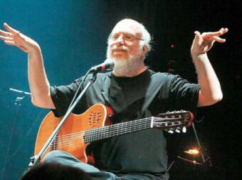 Η Ελλάδα αποχαιρετά το Νιόνιο της:  Πέθανε ο Διονύσης Σαββόπουλος, η ηλικία και η μεγάλη μάχη