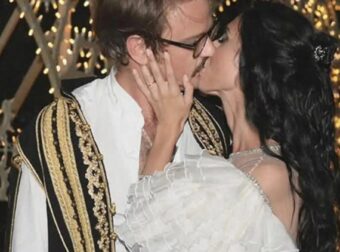 Παντρεύτηκε ο Νικόλας Νιάρχος ντυμένος ως εύζωνας