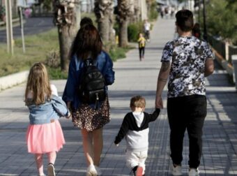 Για πρώτη φορά: Γονική άδεια στις 11/12 σε όλους τους γονείς – Μπορούν να λείψουν από την δουλειά τους για έναν και μόνο λόγο