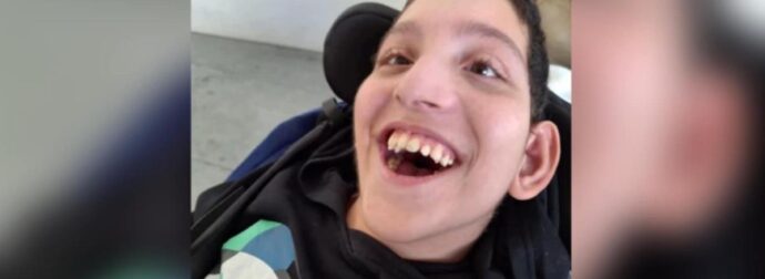 Θρήνος στο Ειδικό Σχολείο «Ευαγγελισμός»: «Έφυγε» για τη γειτονιά των αγγέλων ο 18χρονος Ιωάννης, στα λευκά το τελευταίο αντίο