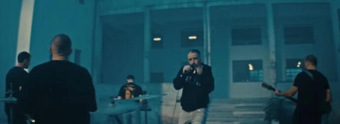 Έσκασε το νέο βίντεο κλιπ του ΛΕΞ με… guest star Μπισμπίκη!