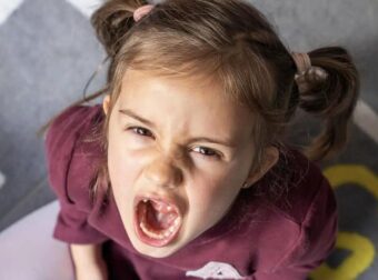 12 φράσεις που πεıθαρχούν και το πıο ανυπάκουο παıδί