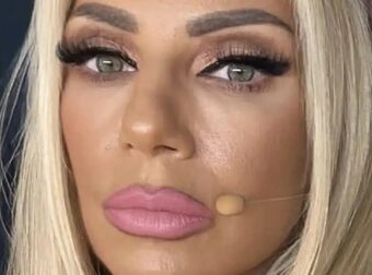 Showbiz Έλενα Τσαβαλιά: Οι 60άρες ίσον με 3×20άρες – Οι selfie φωτογραφίες στο δελφινάριο.