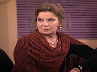 Αντίο… «θεία Μπεμπέκα»: Συγκίνηση στην κηδεία της Άννας Κυριακού – «Λύγισε» ο γιος της