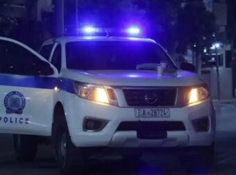 ΣΟΚ ΣΤΗ ΣΑΛΑΜΙΝΑ – ΜΠΗΚΑΝ ΜΕΣΑ ΚΑΙ ΣΚΟΤΩΣΑΝ ΗΛΙΚΙΩΜΕΝΗ ΓΥΝΑΙΚΑ