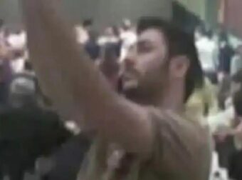 Ανδρουλάκης – ΠΑΣΟΚ: Διέρρευσε φωτογραφία  του με όπλο από την εποχή που ήταν φοιτητής