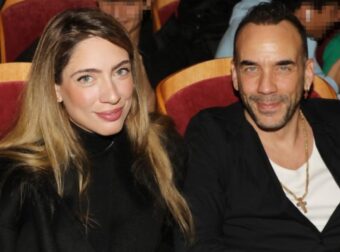 Πάνος Μουζουράκης – Μαριλού Κόζαρη: Βρέθηκαν σε βραδινή έξοδο – Παρακολούθησαν θεατρική παράσταση
