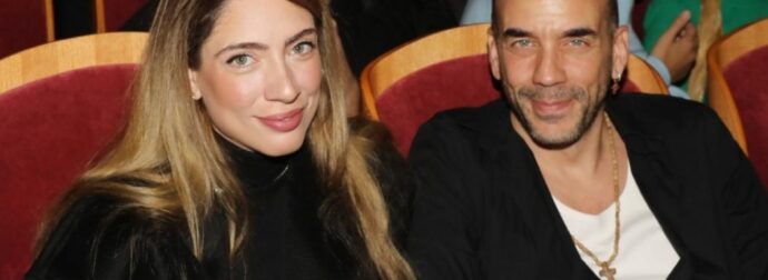 Πάνος Μουζουράκης – Μαριλού Κόζαρη: Βρέθηκαν σε βραδινή έξοδο – Παρακολούθησαν θεατρική παράσταση
