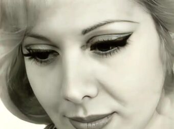 Η παρουσιάστρια θρύλος της ΕΡΤ: Η παρουσία της στην ΕΡΤ σφράγισε τις δεκαετίες ’70 και 80 – Ξεχώριζε για την ωραία άρθρωση και το αριστοκρατικό στιλ της.