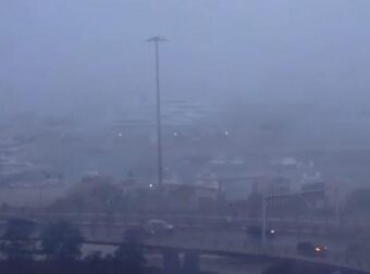 «Άνοιξαν οι ουρανοί»: Σφοδρή καταιγίδα αυτή την ώρα στην Αττική – Πλημμυρισμένοι δρόμοι, ισχυρή βροχή και μεγάλα προβλήματα