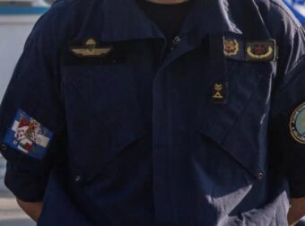 Σοκάρει η σύζυγος του λιμενικού: «Ήξερα ότι πηγαίνει με άνδρες, όχι με αγόρια»