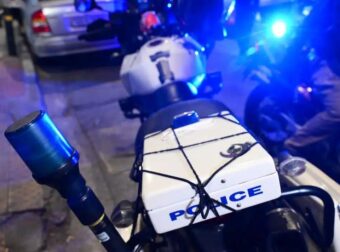 Αχαΐα: Επί 40 λεπτά οι γιατροί προσπαθούσαν να επαναφέρουν τον 3χρονο που έπεσε από μάντρα