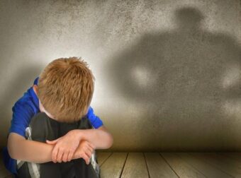 Ρόδος: 51χρονος κατηγορείται ότι ασελγούσε στον 10χρονο γιο του – Τι κατέθεσε ο ανήλικος