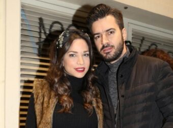 Κατερίνα Γερονικολού – Γιάννης Τσιμιτσέλης: Παρακολούθησαν μαζί τη θεατρική παράσταση “Το Όνομα”