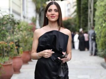 H Σταματίνα Τσιμτσιλή στόλισε το χριστουγεννιάτικο δέντρο μαζί με τα παιδιά της