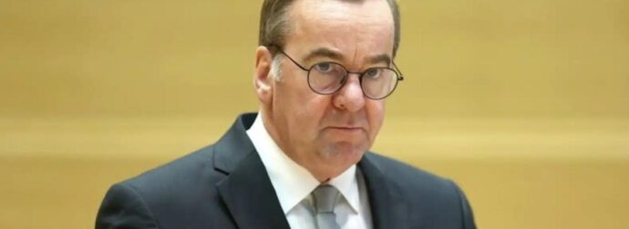 «Η Ευρώπη ίσως έζησε το τελευταίο ειρηνικό καλοκαίρι» προειδοποίησε ο Γερμανός υπουργός Άμυνας