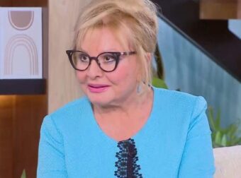 Βίκυ Παγιατάκη: Ατύxnμα για την αστρολόγο που τραυματίστηκε στον αντίχειρα