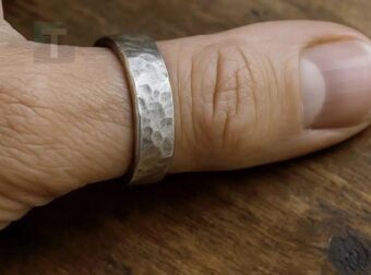 Δαχτυλίδια αντίχειρα: Ti συμβολίζει για τις γυναίκες και τι για τους άντρες – ένα κρυμμένο νόημα λίγοι γνωρίζουν