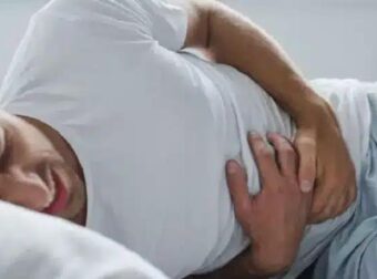 Καpκίνος στο λεπτό έντερο: Προσοχή στα συμπτώματα – Πολλοί τα αγνοούν για μήνες ως «κάτι ασήμαντο»